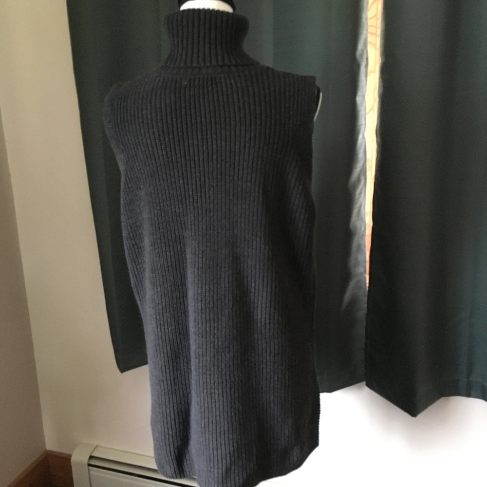 Turtle Neck Sweater Vest - Picture 3 of 4